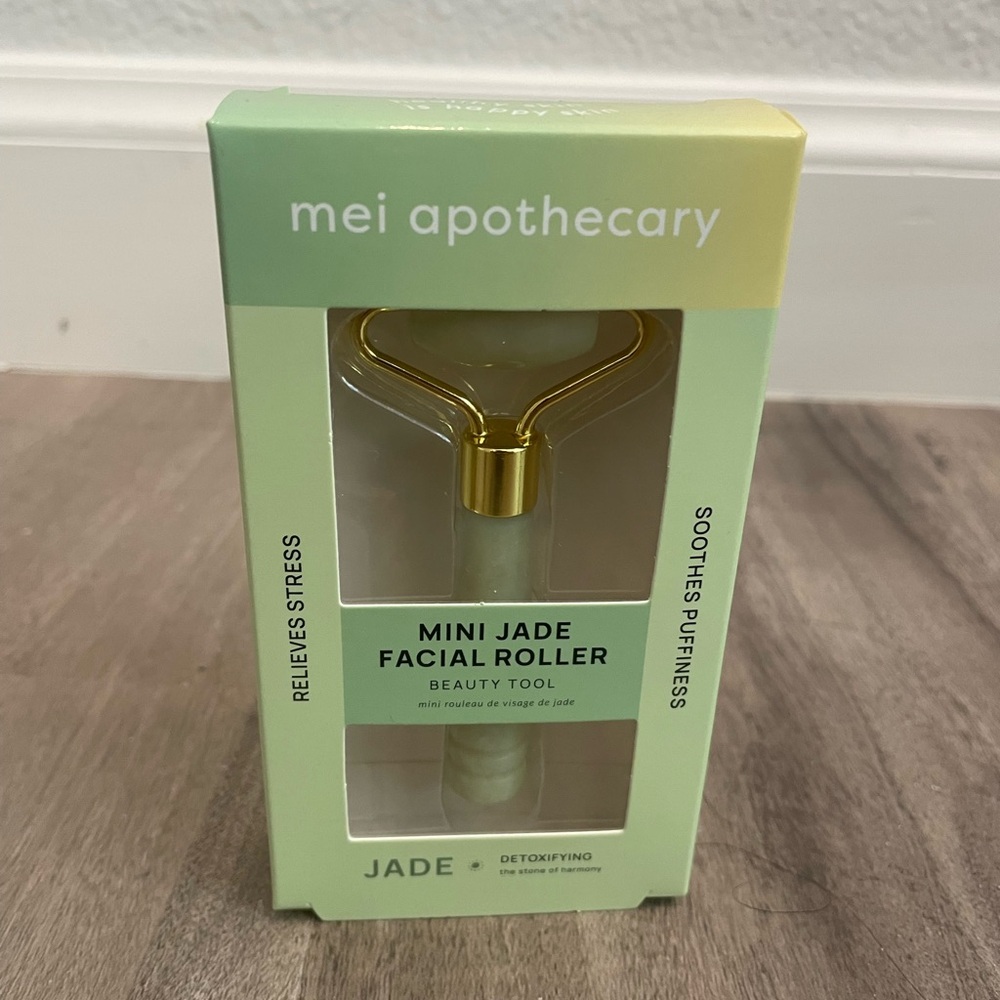 Mei Apothecary Mini Jade Roller